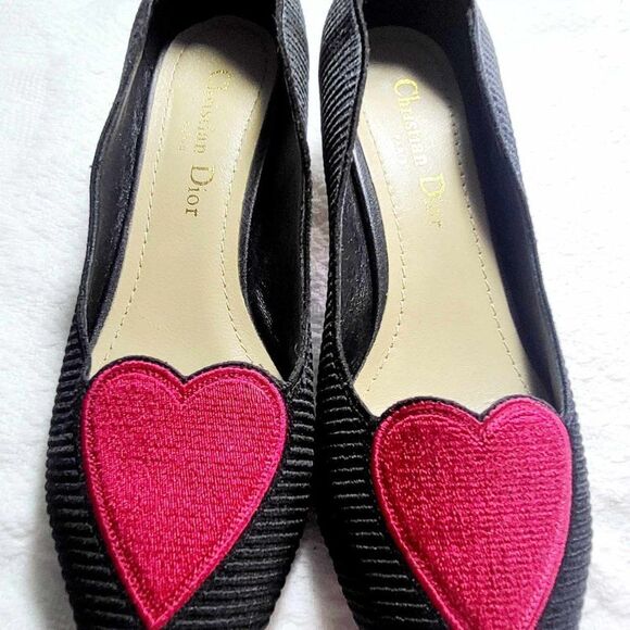 CHRISTIAN DIOR Size 39D Suede pump black heart accent - Picture 1 of 9